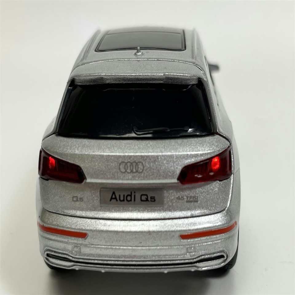 image 1 of Audi Q5 Silver LHD Light and Sound 1:32 Scale Tayumo 32140024