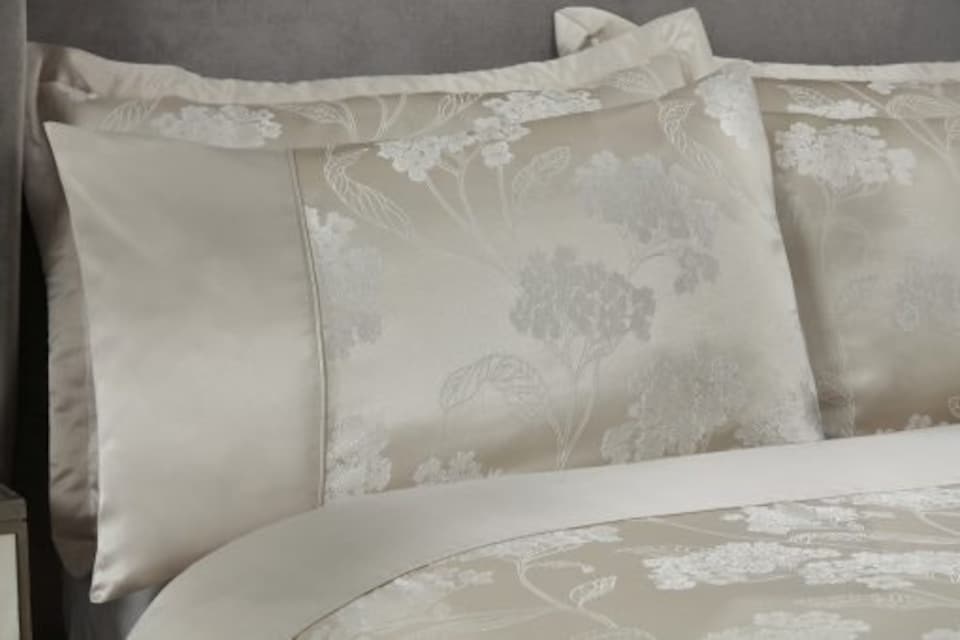 image 1 of English Garden Duvet Set King Bed Cream