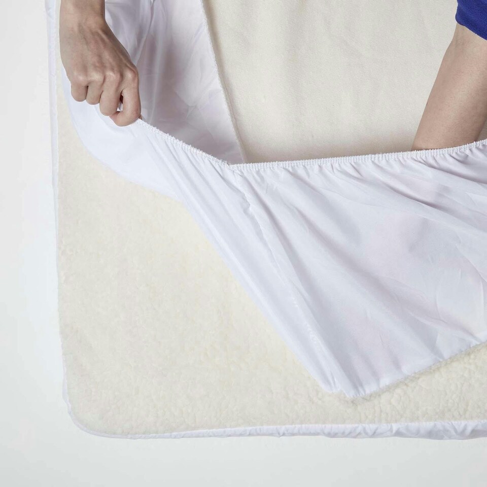 image 1 of Homescapes Cosy Fleece Underblanket - Super King Size | White | Super King
