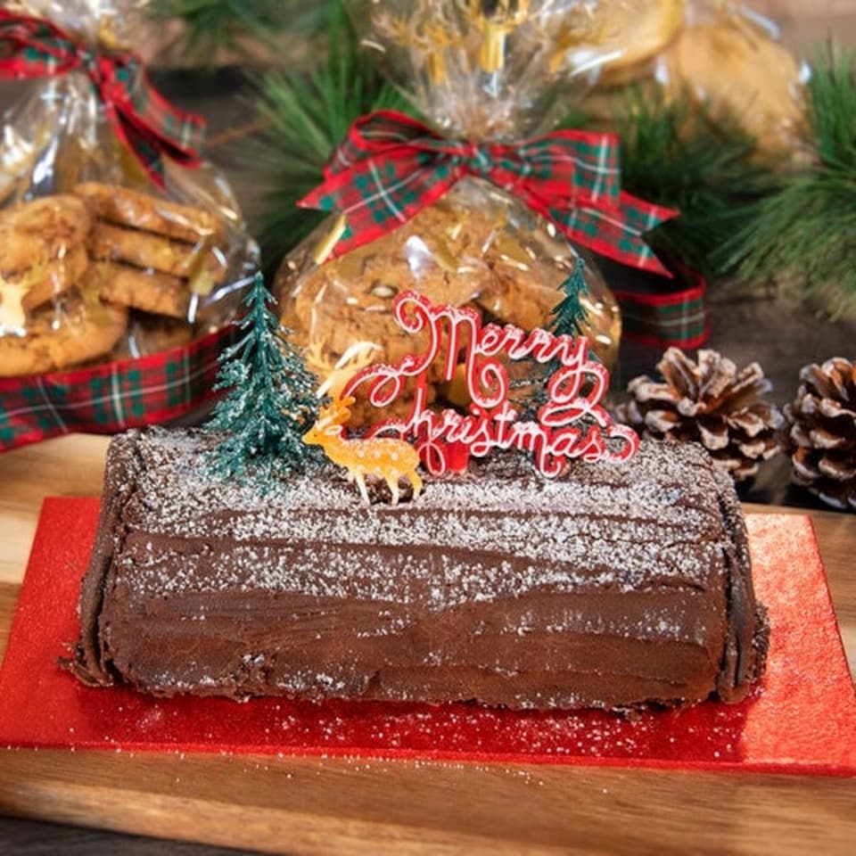 image 1 of Anniversary House Nostalgic Festive Forest Cake Decorating Kit