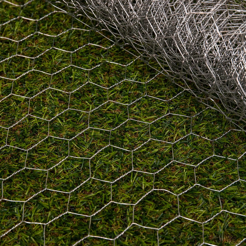 image 1 of 5m x 0.9m x 25mm Galvanised Chicken Wire Garden Netting / Fencing