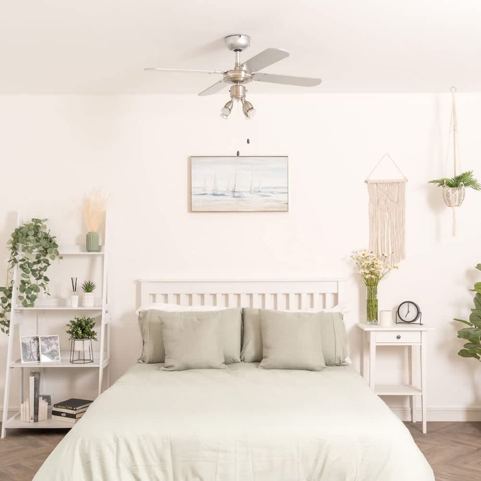 image 1 of ValueLights Scimitar 42 Inch Ceiling Fan with Spotlights