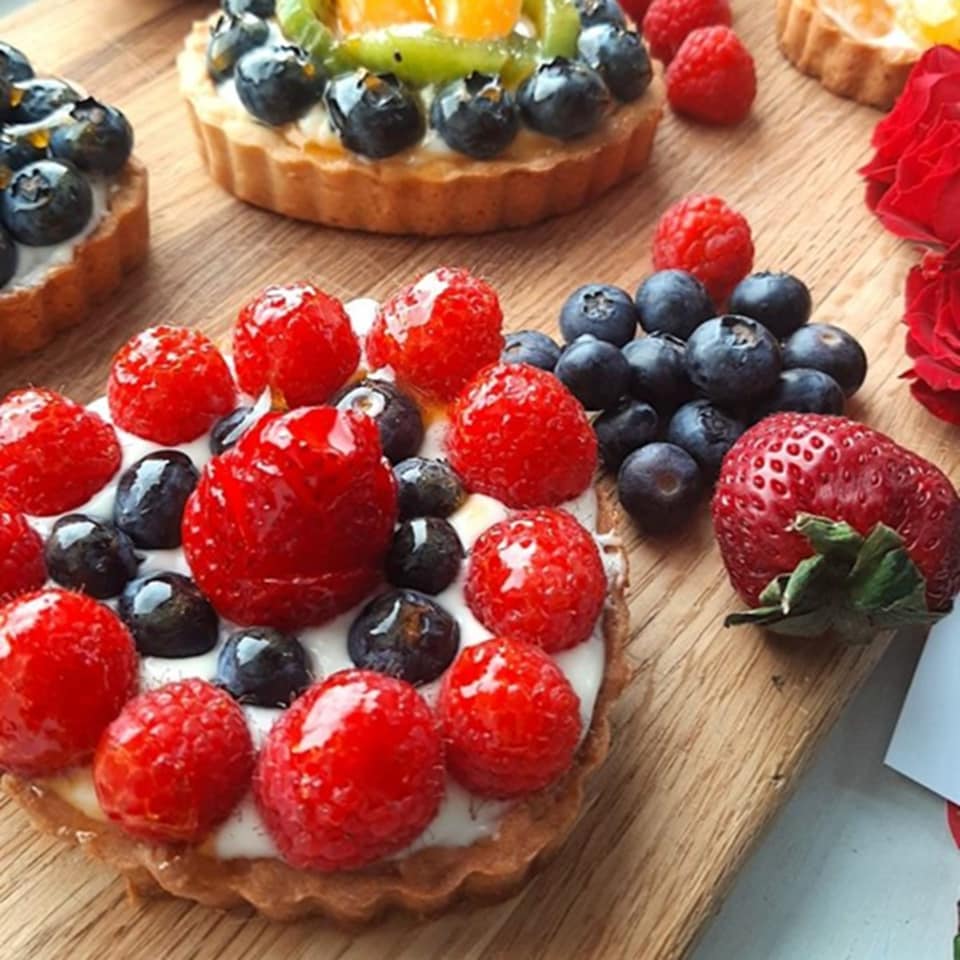 image 1 of Individual Tart Tin: 10cm Luxe Mini Heart Pan, Non Stick