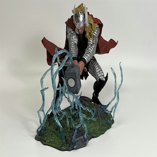 The Mighty Thor 8 Inch Scale Gallery Diorama Diamond Select NOV182284