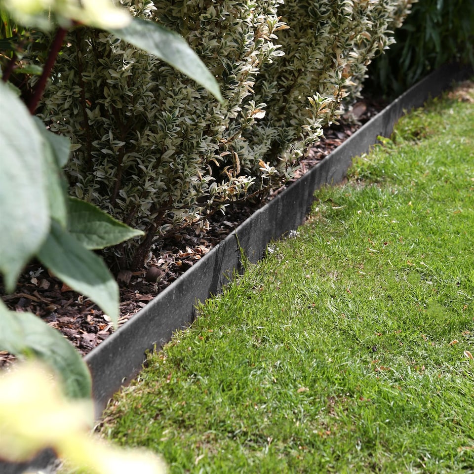 image 1 of Harbour Housewares 5pc Steel Lawn Edging Set - 5m x 8cm - Black