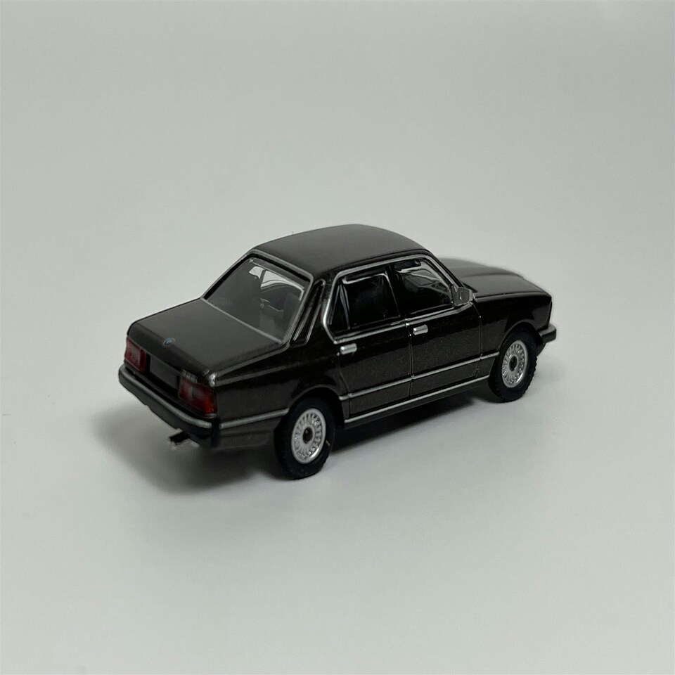 image 1 of BMW 7 Series 1977 Brown Metallic 1:87 Scale Minichamps 870020404