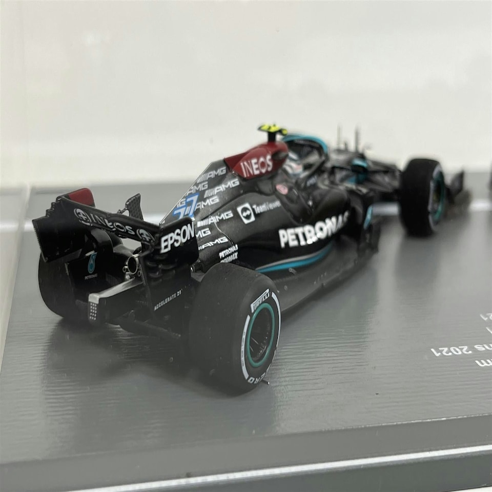 image 1 of Lewis Hamilton and Valtteri Bottas Mercedes F1 World Constructors Champions 2021 1:43 Spark S7860
