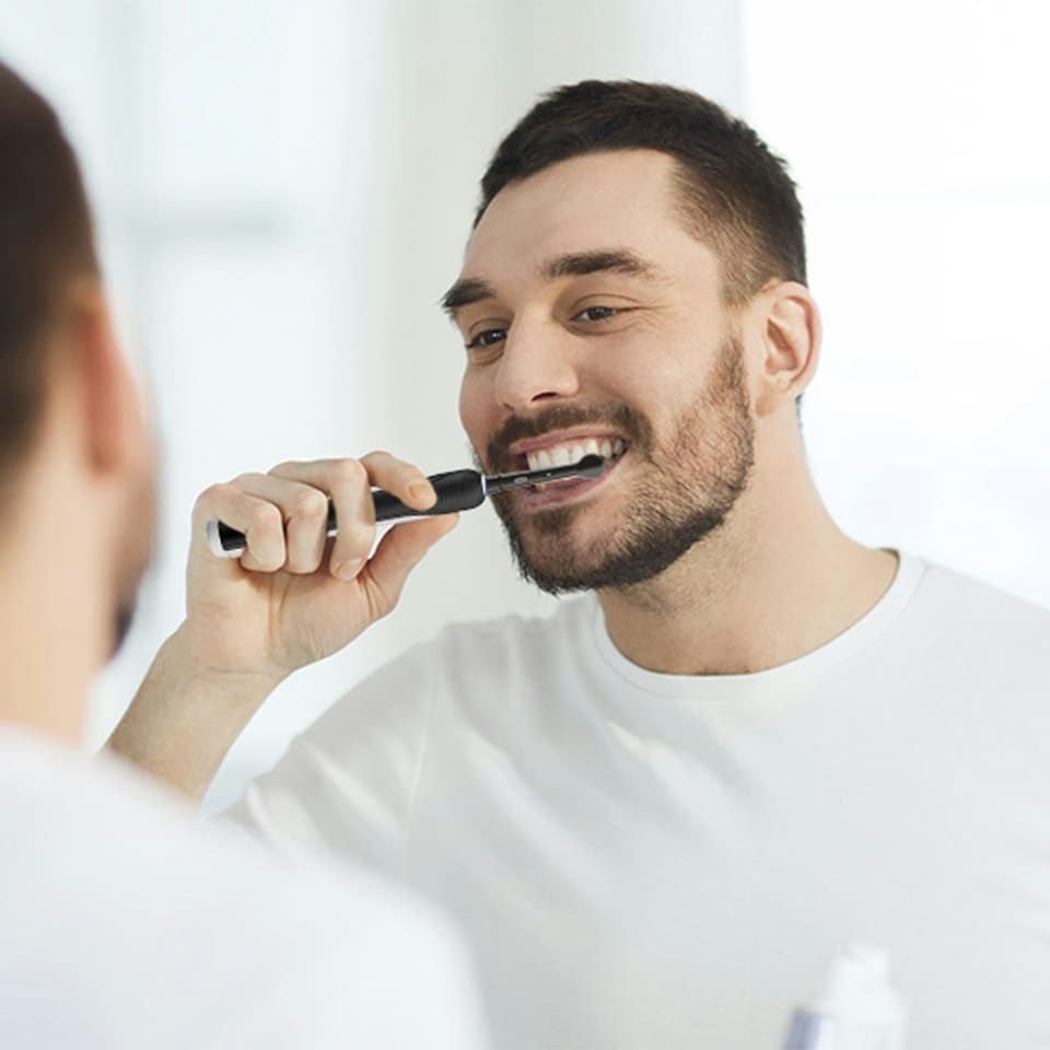 image 1 of Oral-B Pro 680 3D Black-White Electric Toothbrush with Travel Case