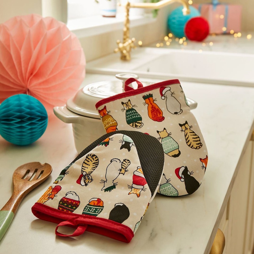 image 1 of Ulster Weavers Christmas Cats in Waiting Microwave Mitts - Pair Red/Cream