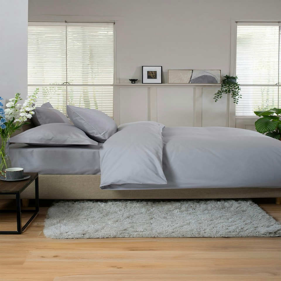 image 1 of Luxurious 400 Thread Count Deluxe Cotton Duvet Cover Set | White | King