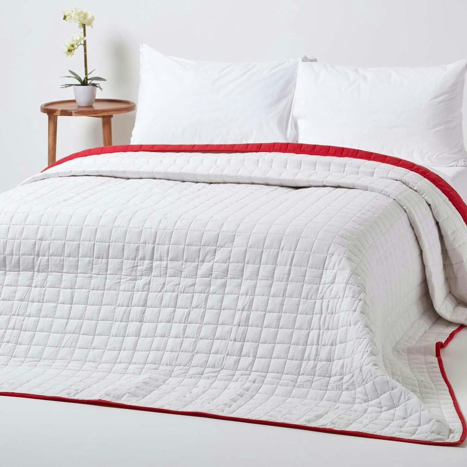 image 1 of Homescapes Cotton Quilted Reversible Bedspread Red and White - 150 x 200 cm | Red