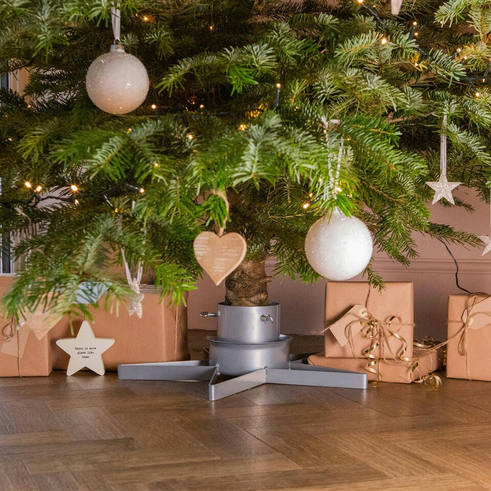 image 1 of Harbour Housewares Metal Star Christmas Tree Stand - Silver