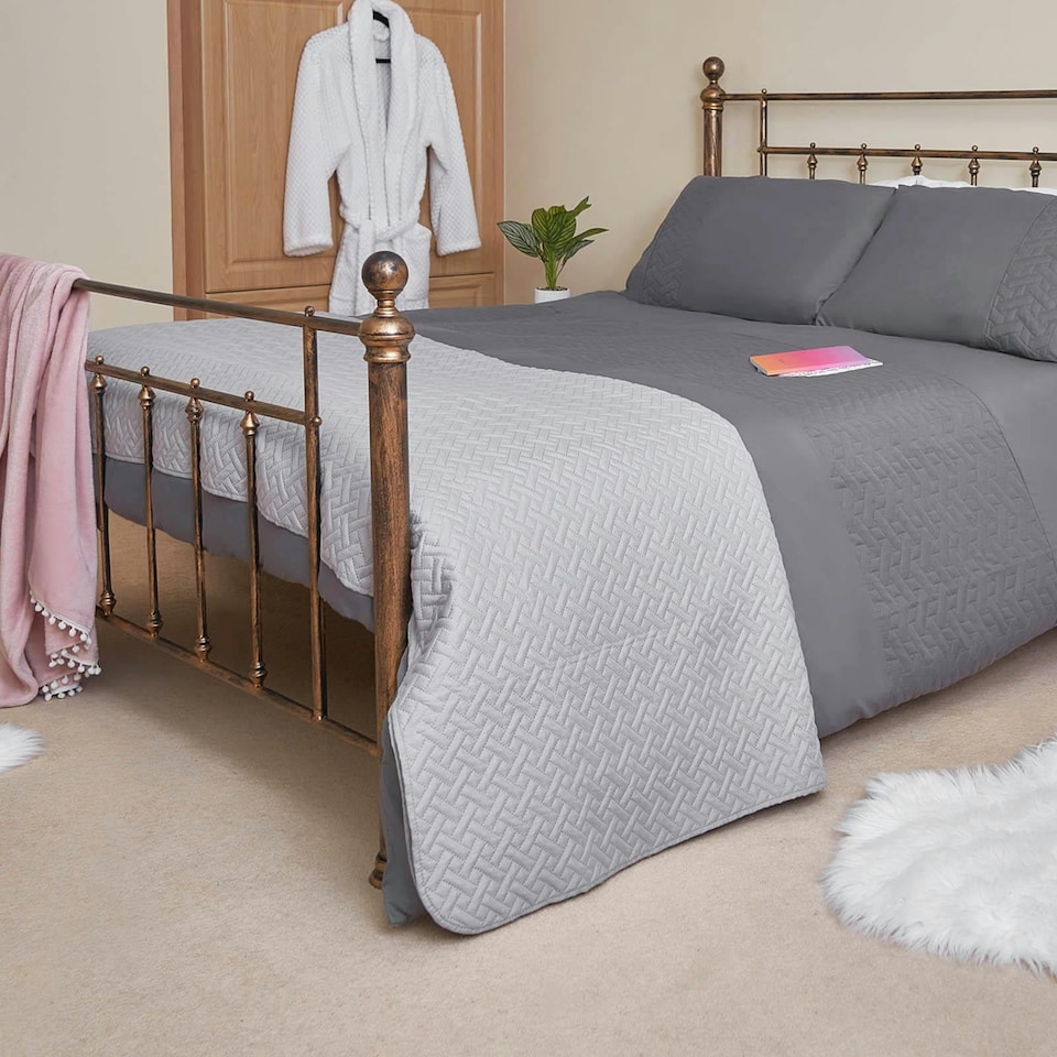 image 1 of OHS Geo Pinsonic Quilted Blanket Bedspread, 200x240cm - Silver