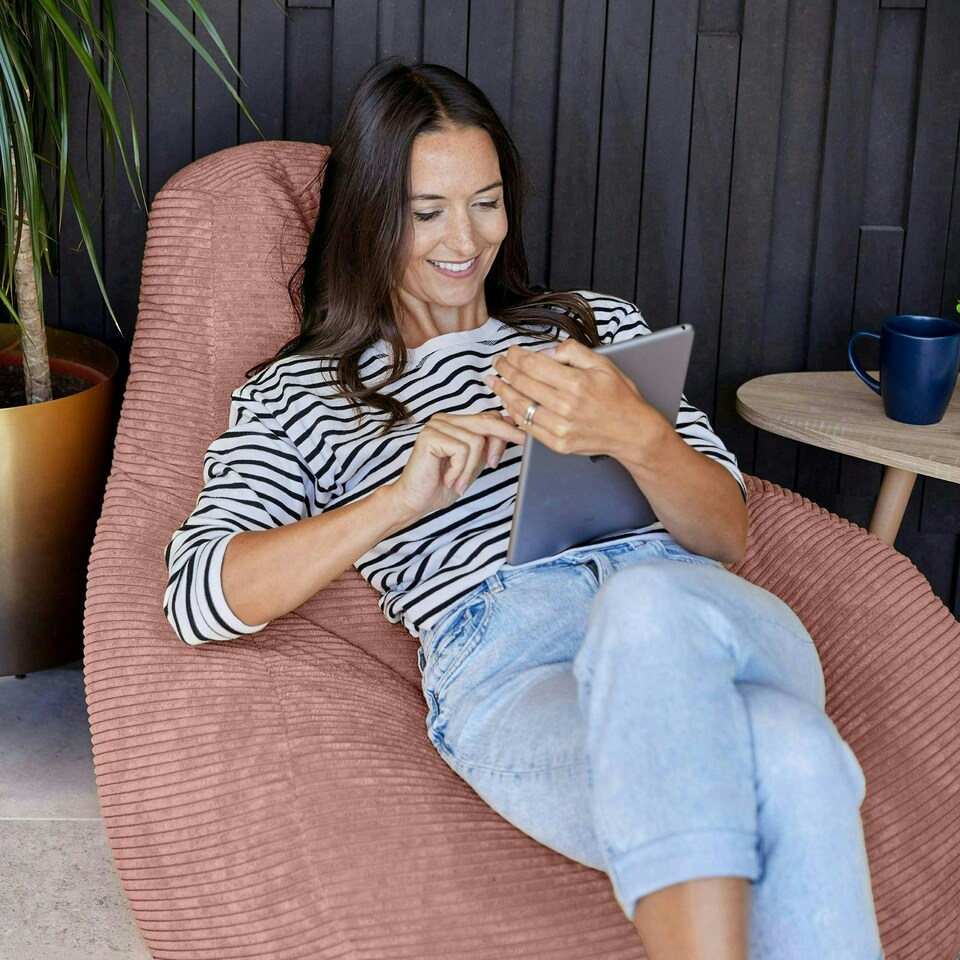 image 1 of icon Dalton Medium Beanbag Corduroy Dawn Pink Pink