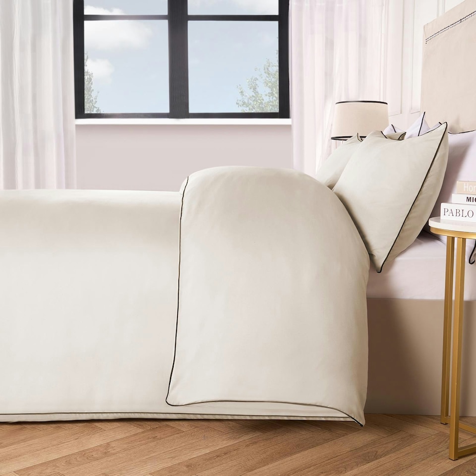 image 1 of OHS Luxury Soft Microfibre Piped Edge Duvet Quilt Cover and Pillowcase Set White | White/Grey | King