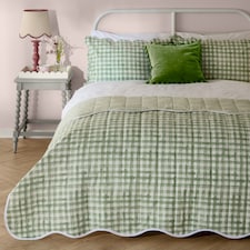 Furn Scallop Quilted Bedspread