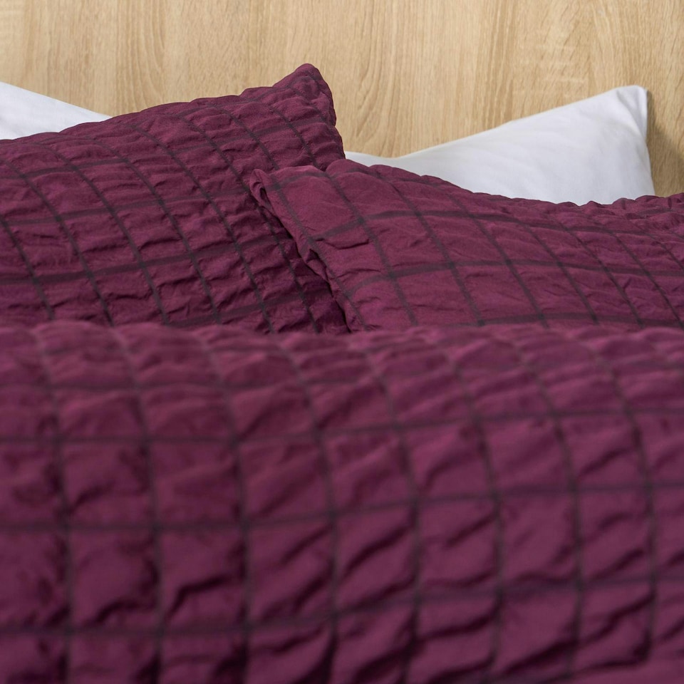 image 1 of OHS Geometric Ultra Soft Seersucker Duvet Cover Set Red | Wine | Single