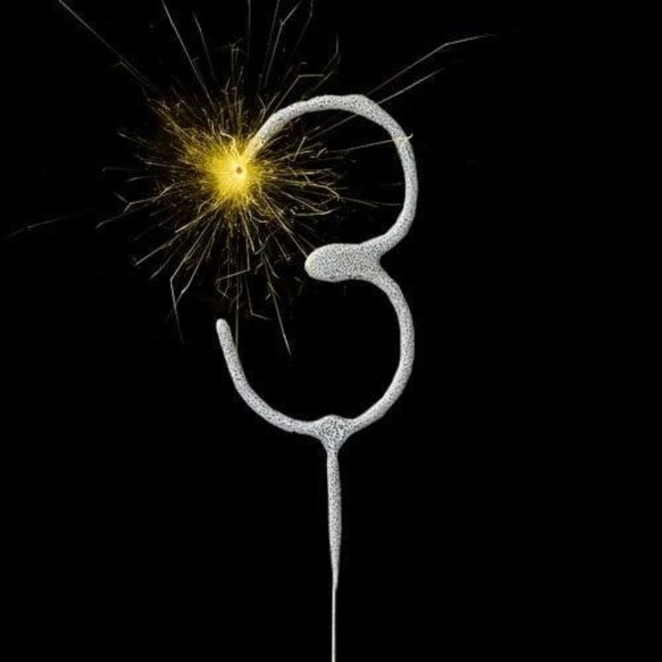 Silver Number 3 Non Hand Held Sparkler 17cm