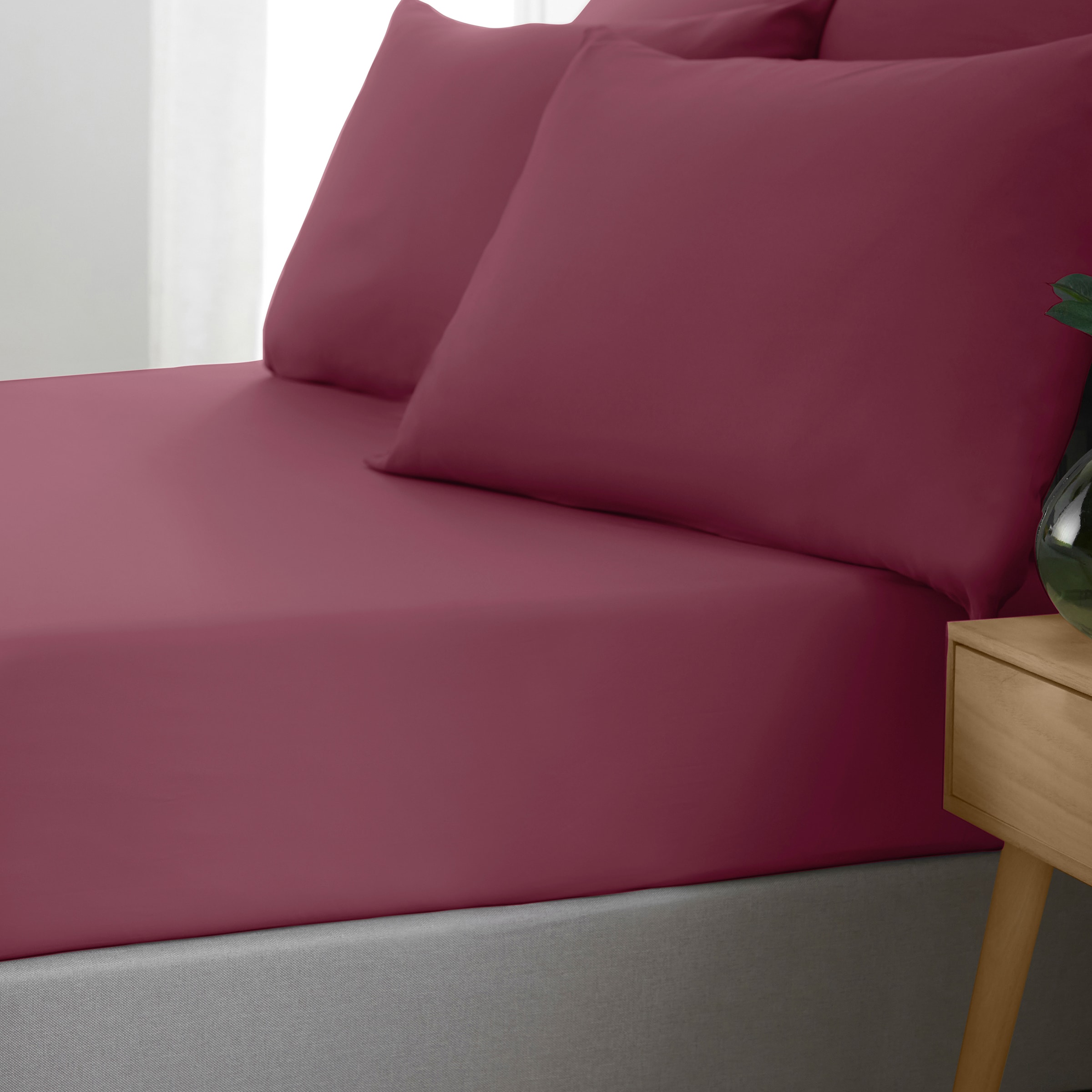 Catherine Lansfield So Soft Non Iron 100% Polyester 30cm Fitted Sheet in Burgundy | Size: King Fitted