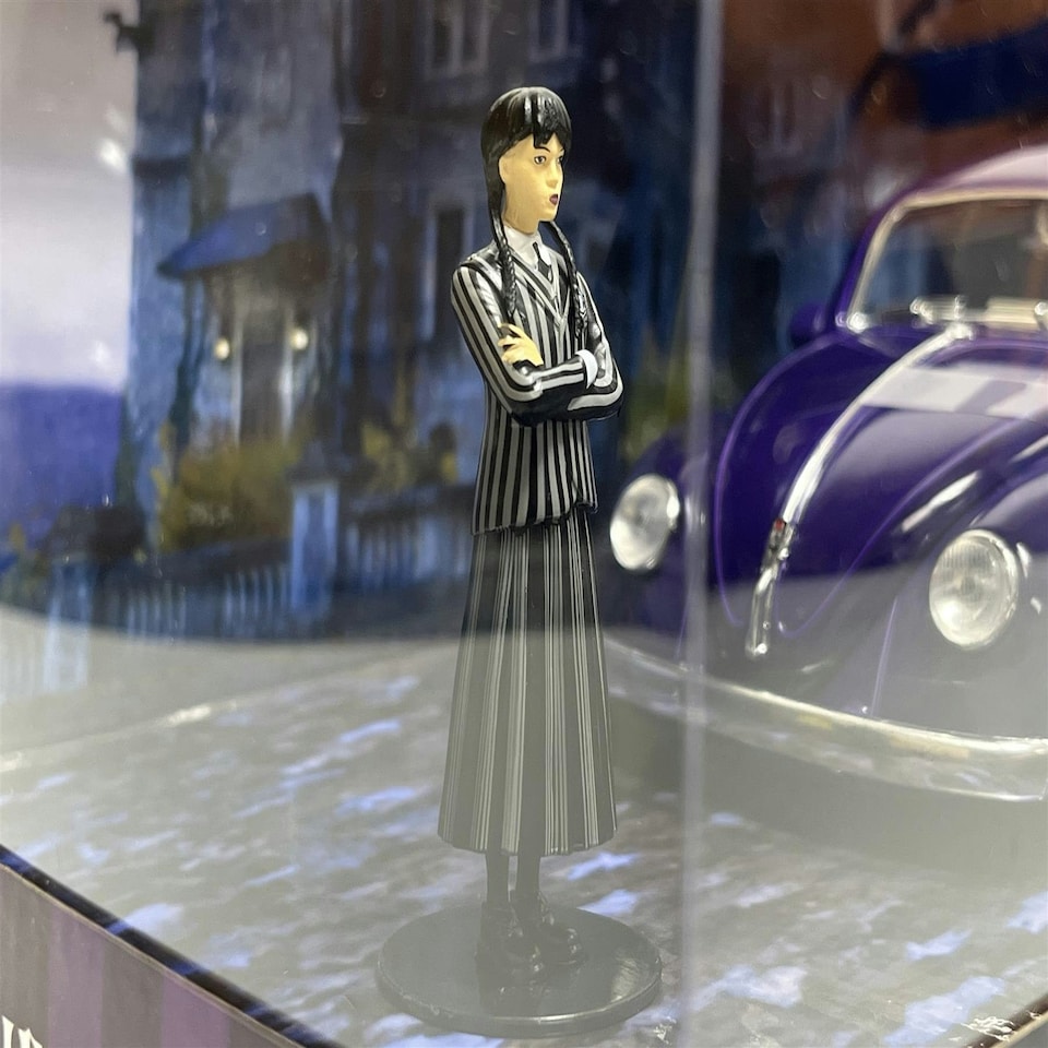 image 1 of Wednesday Adams Thing Figure and VW Beetle 1:24 Jada 253255076 35131