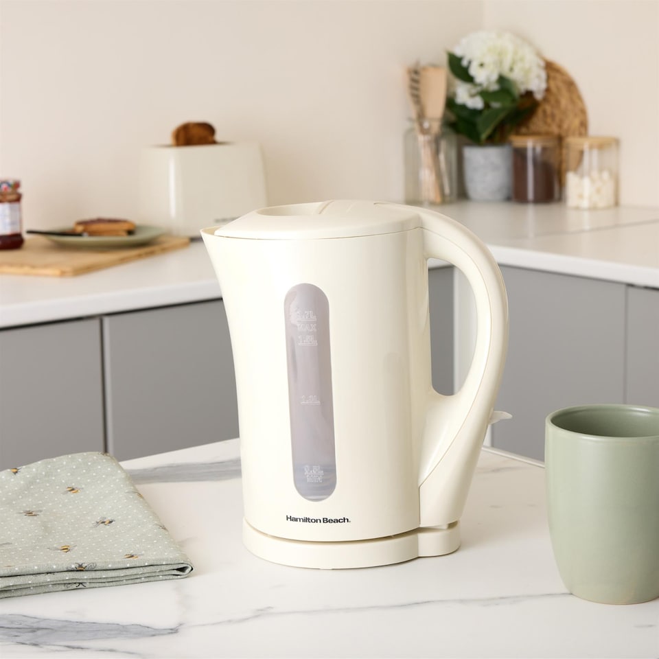 image 1 of Hamilton Beach Essential Kettle & Toaster Set Cream