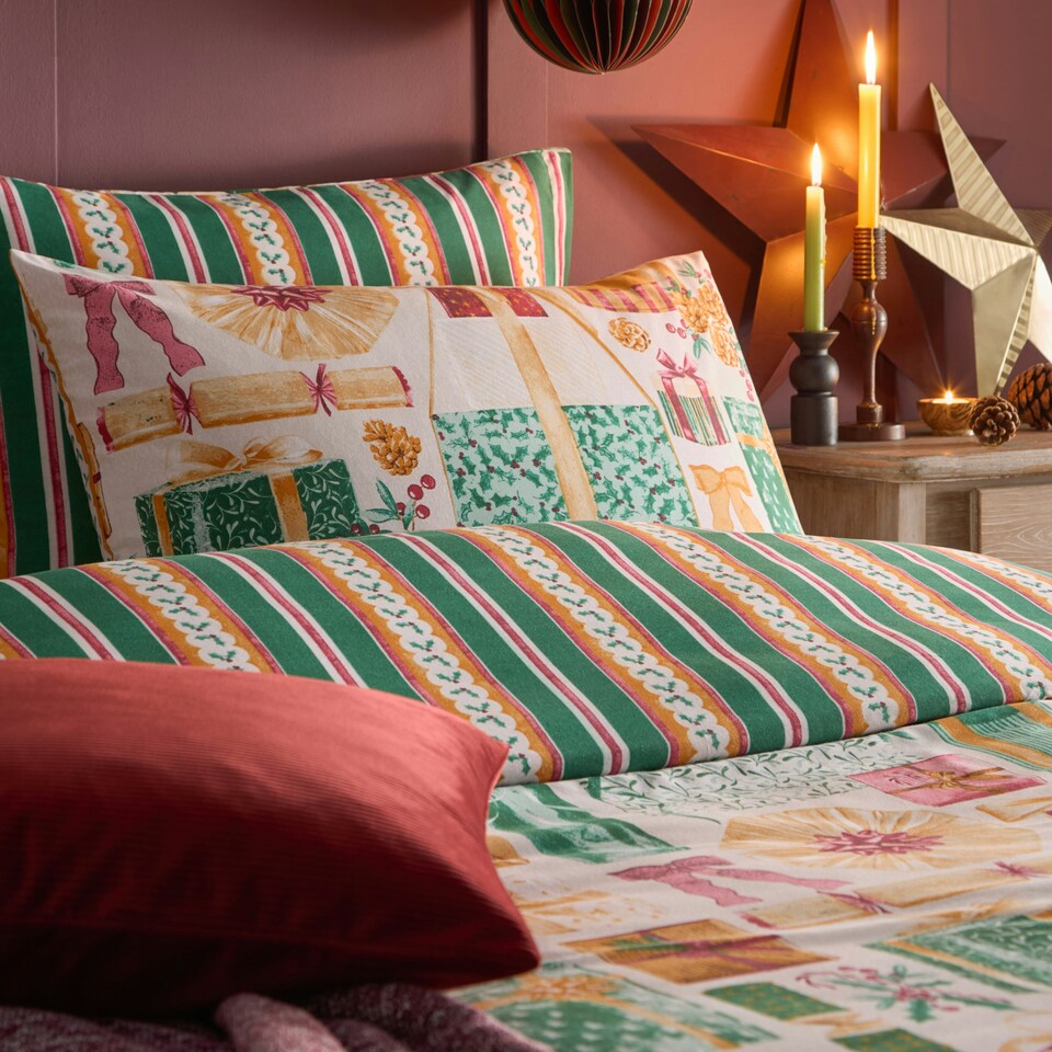 image 1 of furn. All Wrapped Up Reversible Printed Single Duvet Set Green | Single