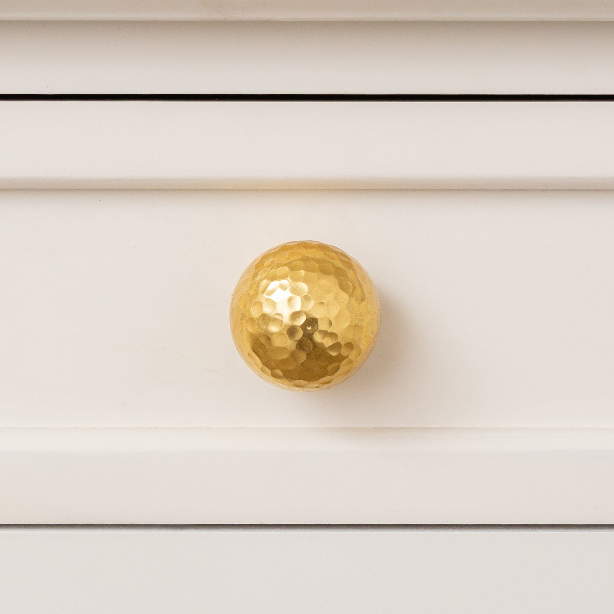 Melody Maison Large Shiny Gold Round Hammered Drawer Knob - 5cm