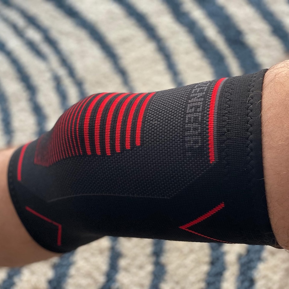 image 1 of aZengear Knee Support Brace (Pair) - Compression Knee Sleeve for Joint Pain, Ligament Injury, Meniscus Tear, Arthritis (M)