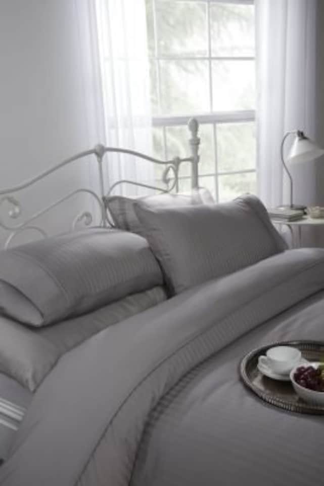 image 1 of Carlton Collection Duvet Set King Bed Silver