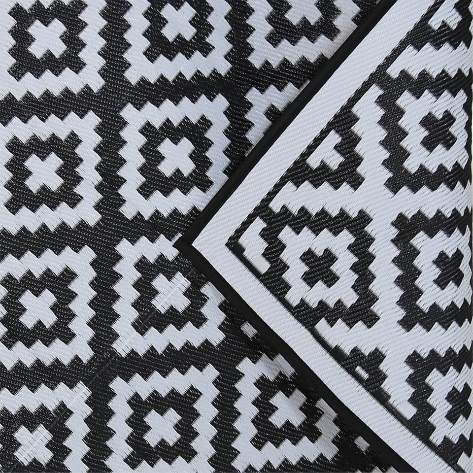 image 1 of Charles Bentley Diamond Pattern Lightweight Waterproof Indoor/Patio Large Rug