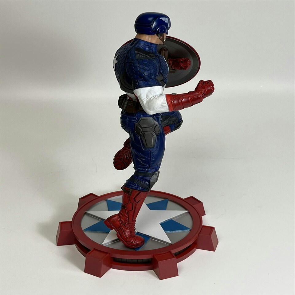 image 1 of Captain America 9 Inch Gallery Diorama Diamond Select AUG172640
