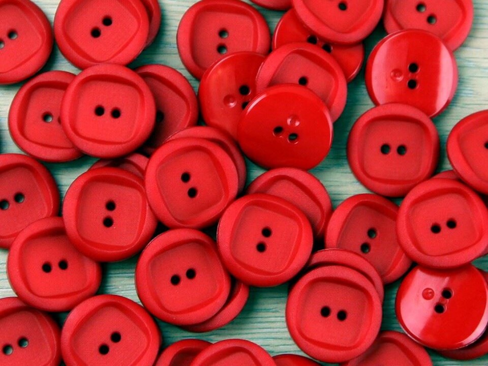 Trimits Red Round Plastic Buttons for Dressmaking - 28mm - per value pack of 50