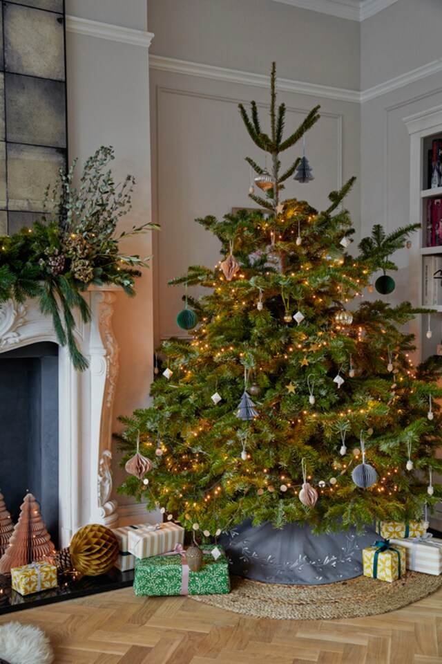 image 1 of Slate Velvet Mistletoe Tree Skirt - Velvet - L0.5 x W80 x H80 cm - Slate
