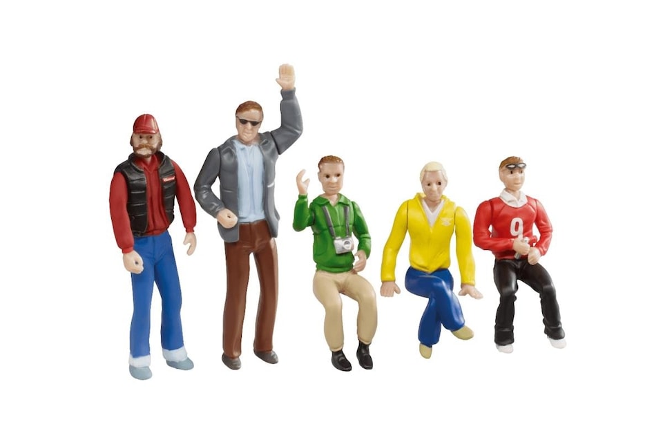 Carrera Spectators (3 Seated & 2 Standing) Figure Set
