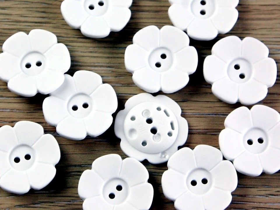 Dill White Flower Plastic Buttons for Dressmaking - 28mm - per value pack of 12
