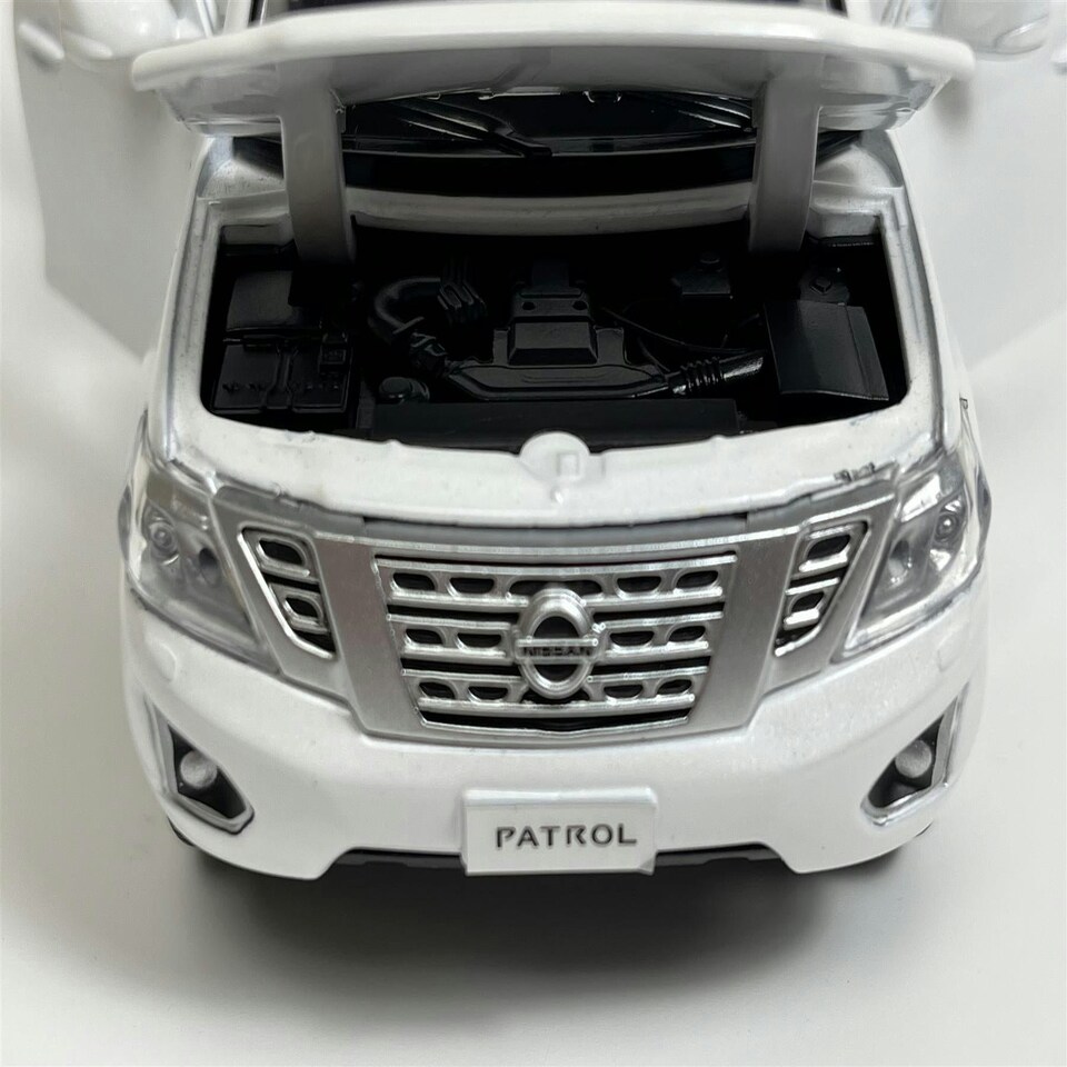 image 1 of Nissan Patrol Y62 White LHD 1:32 Scale Tayumo 32115013