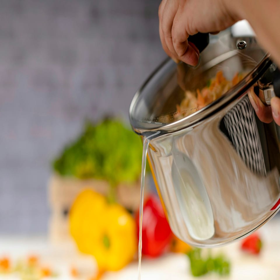 image 1 of Allround Plus 3pc saucepan set with draining lids Silver