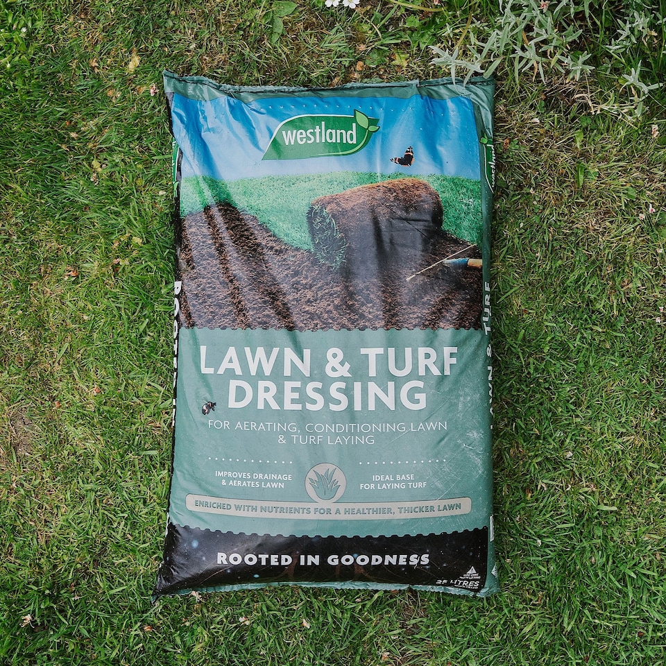 image 1 of Westland Lawn and Turf Dressing - 55 x 25 Litre Bags