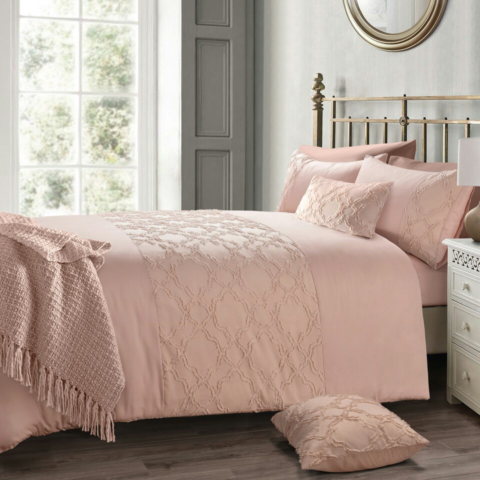 Intimates Kiera Tufted Duvet Cover & Pillowcase Set Pink | Blush Pink | King