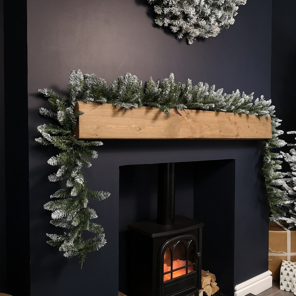 image 1 of 2.7m x 25cm Snow Tipped Plain Christmas Garland with 200 Tips