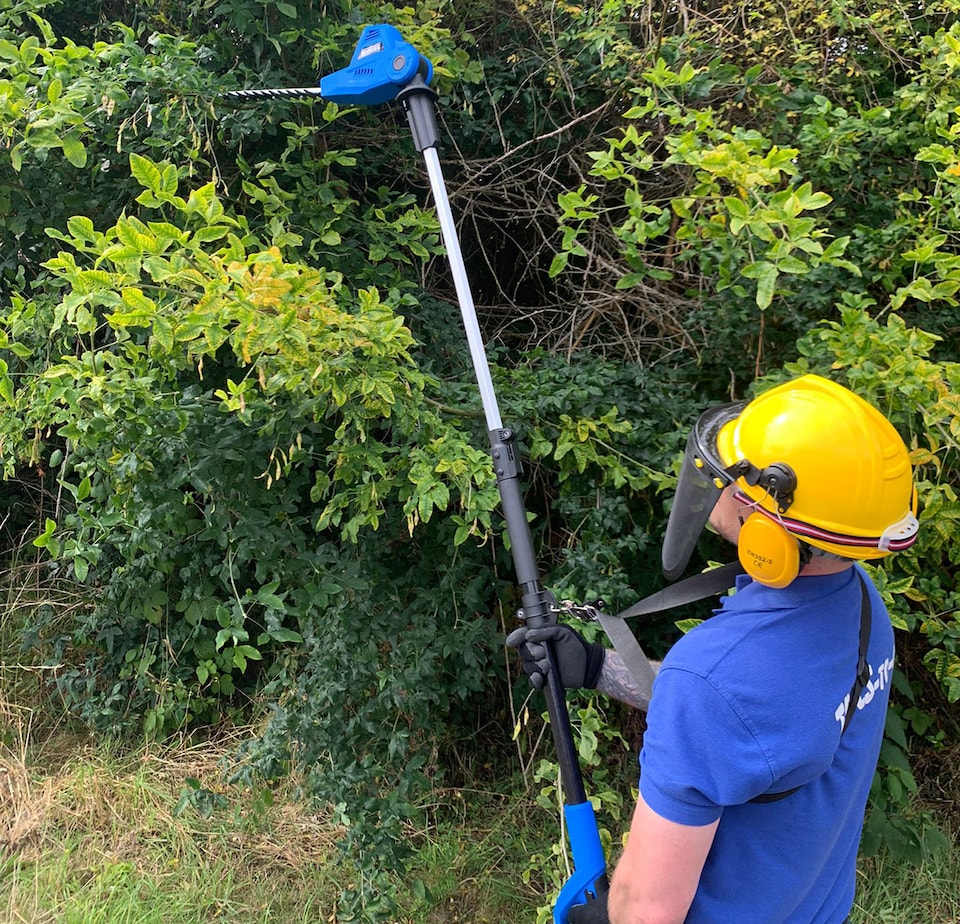 image 1 of Electric Pole Hedge Trimmer, 16 inch, 41cm, 500W, 230V from Bloggs