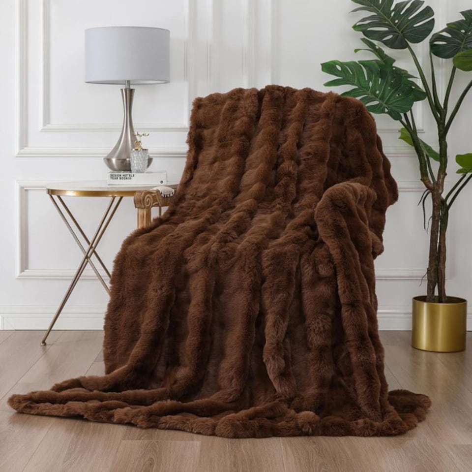 Luxury 3D Fur Polyester Blanket Soft & Cosy (150x200cm) | Brown | M | 1