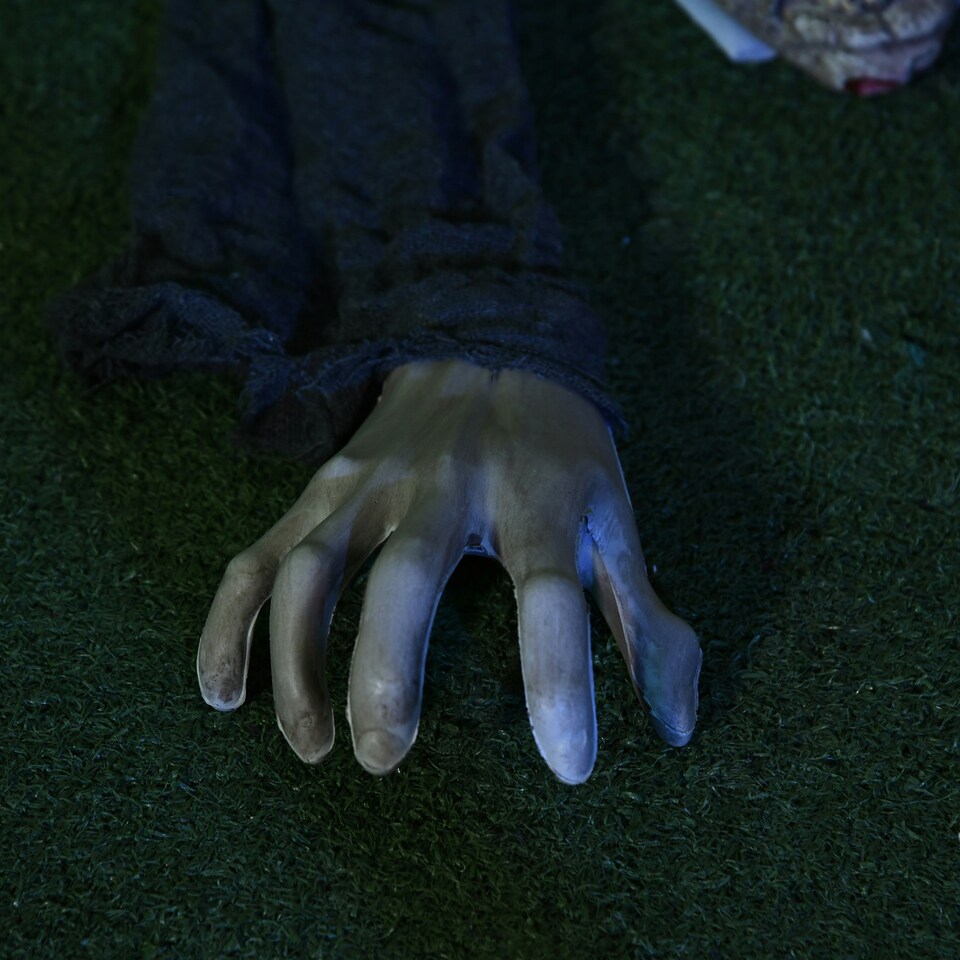 image 1 of HOMCOM 5.2ft Halloween Outdoor Decoration Crawling Zombie, Sound Activated