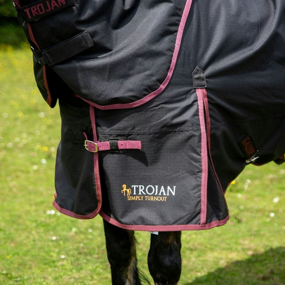 image 1 of Gallop Equestrian Trojan Dual 50G Turnout Set Black | Size: 6ft 9
Colour: Black