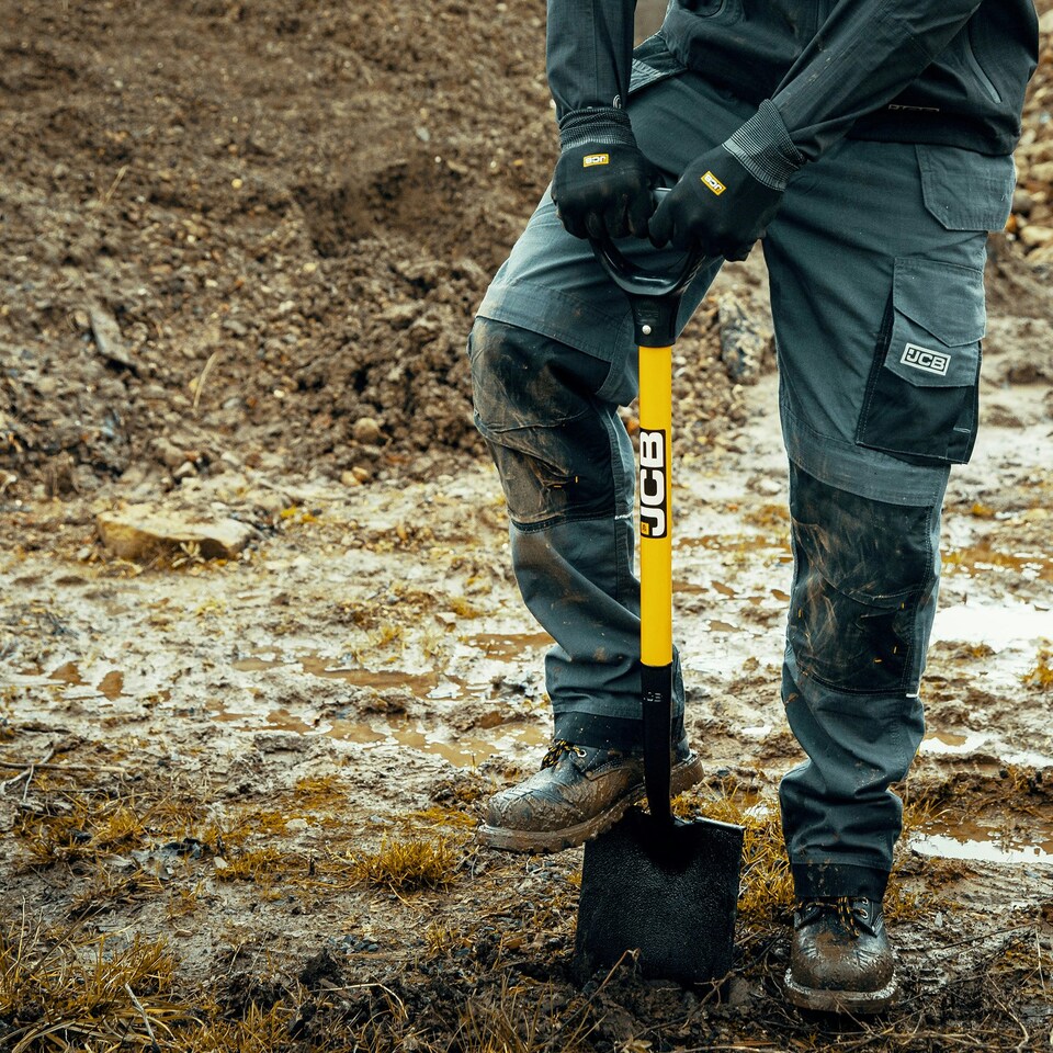 image 1 of JCB Professional Solid Forged Treaded Garden Spade 180 x 280mm Blade JCBDS01