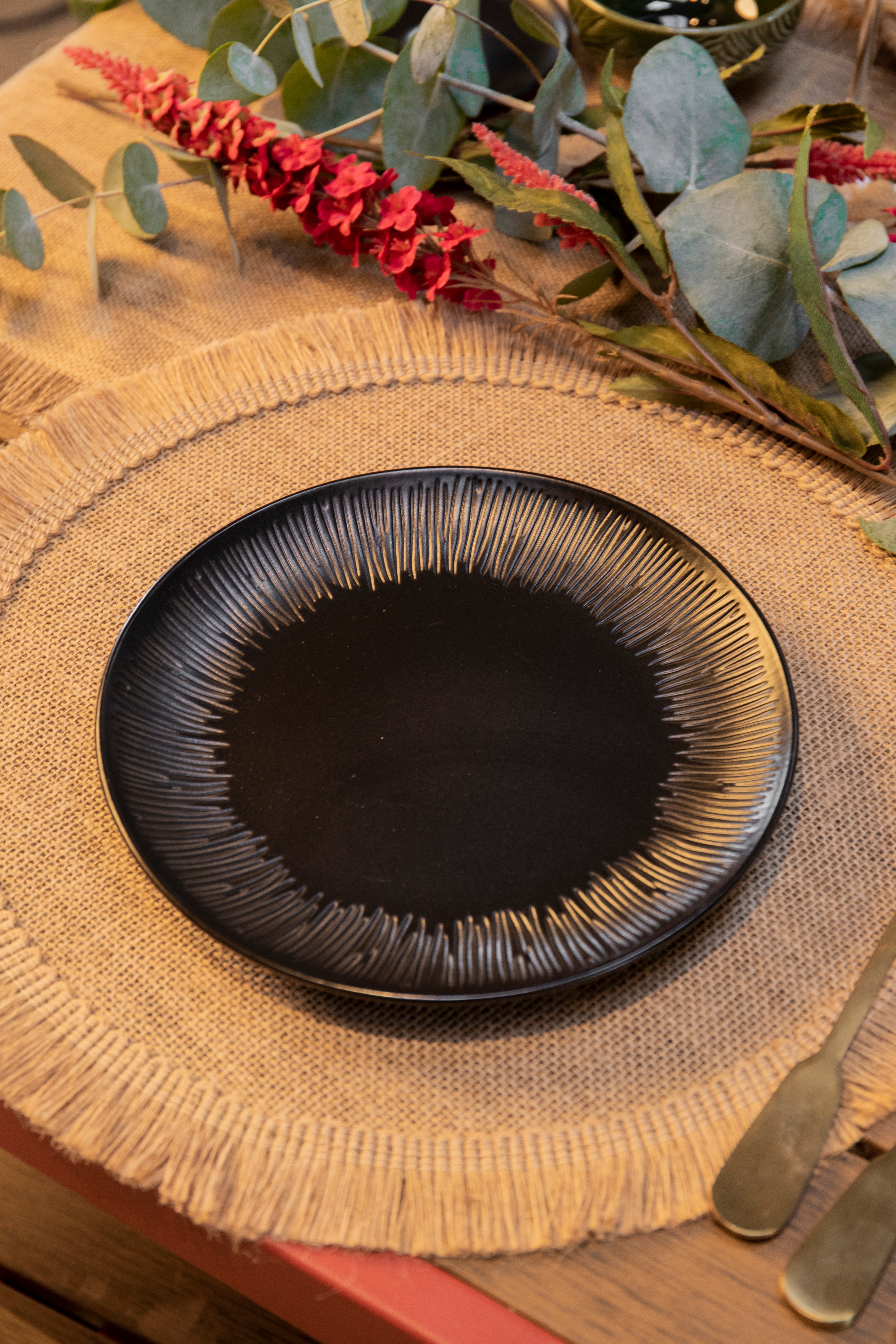 Mikasa Round Hessian Placemats, Set of 4, Natural, 38cm in Beige