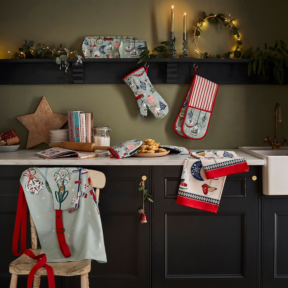 image 1 of Ulster Weavers Christmas Ornaments Napkins - 2 Pack Multi