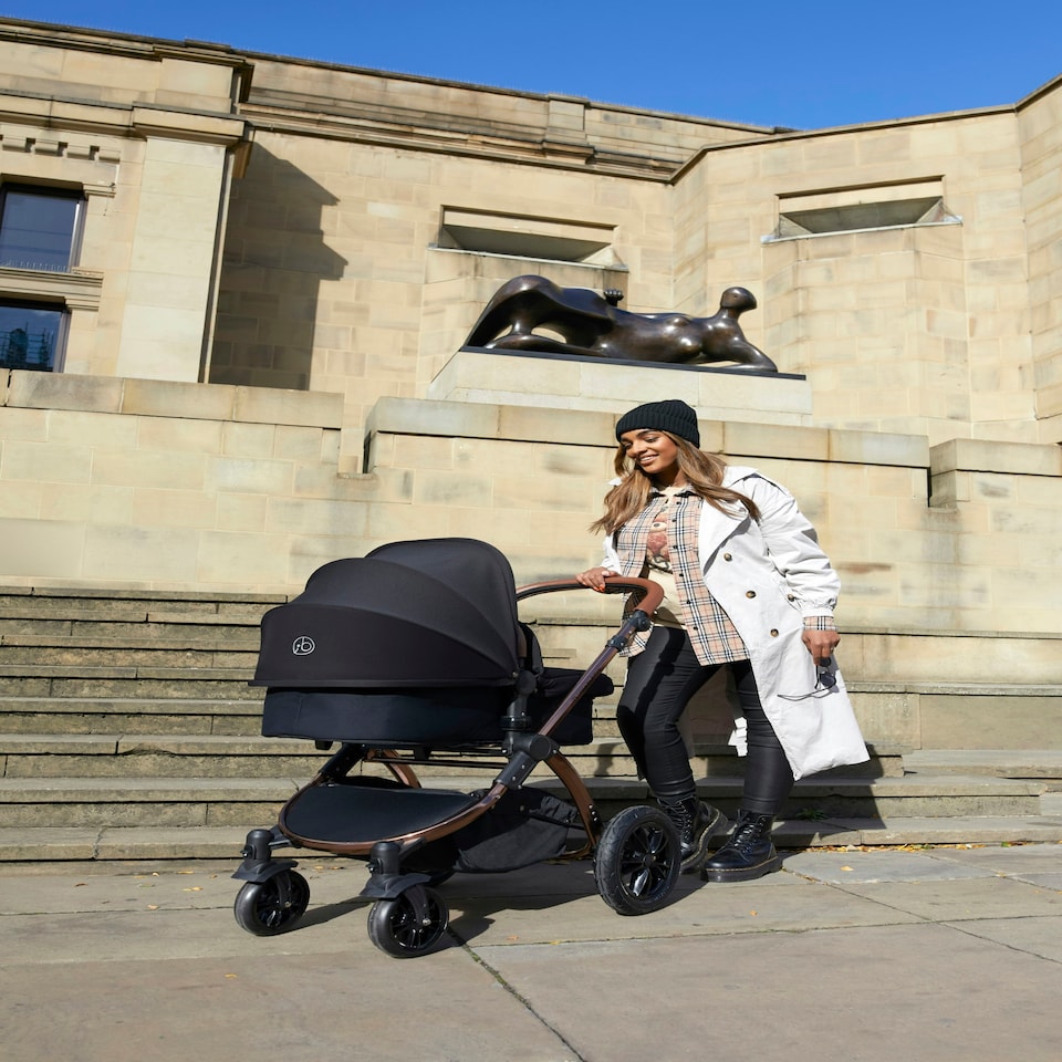 image 1 of Stomp Luxe 12pc Travel System with Cirrus i-Size Car Seat & ISOFIX Base, Carrycot, Reversible Seat, Rain Cover & More (Black/Pearl Grey/Black)