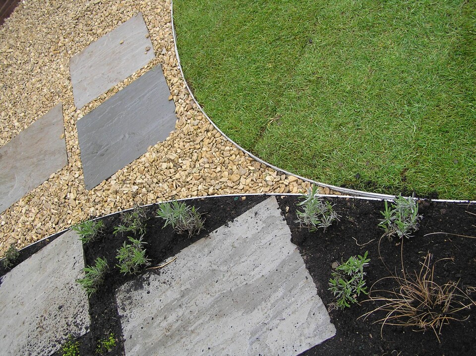 image 1 of Swift Edge Garden Edging - Lawns, Borders, Pathways, Plots, Flowerbeds, Landscaping - Aluminium 100mm tall - 24m pack - Green | Green | 24m | 1