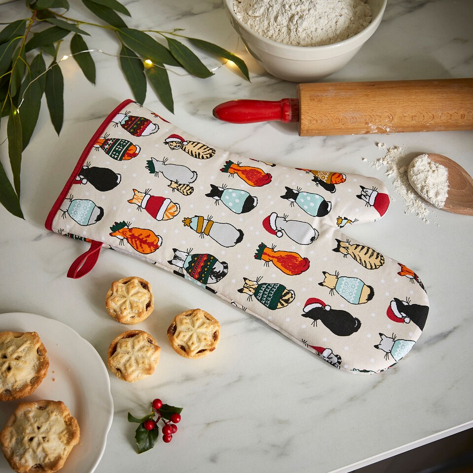 image 1 of Ulster Weavers Cats In Waiting Gauntlet Oven Glove Red